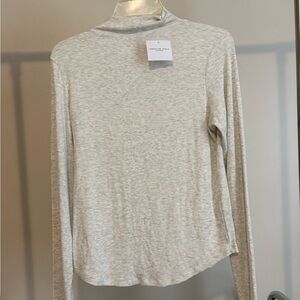 NWT American Eagle Outfitters Light Heather Gray Long Sleeve Tee